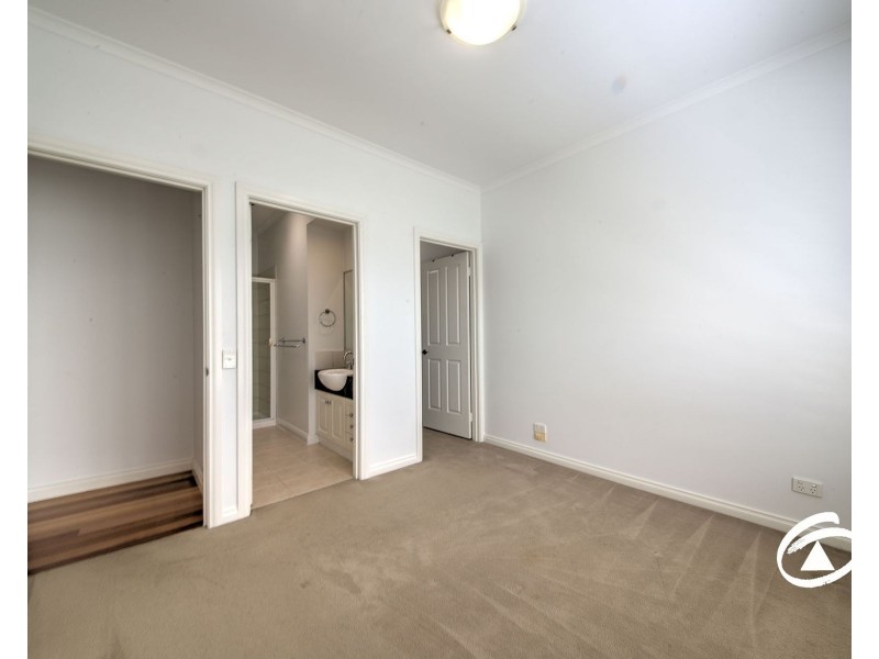 2/50 Peel Street, Berwick VIC 3806
