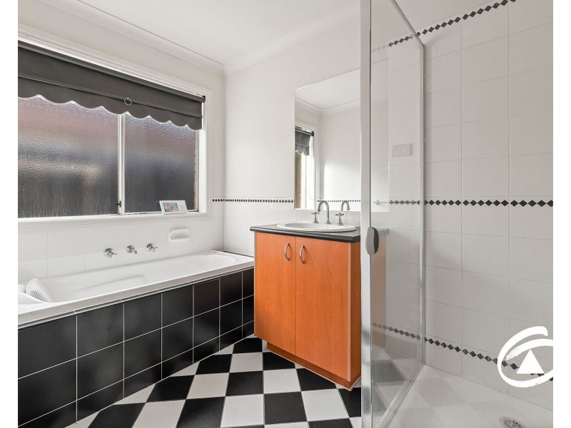 9 Wallingford Place, Narre Warren South VIC 3805