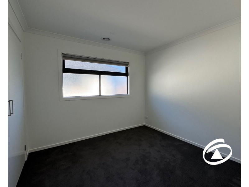 28 Amesbury Way, Clyde North VIC 3978