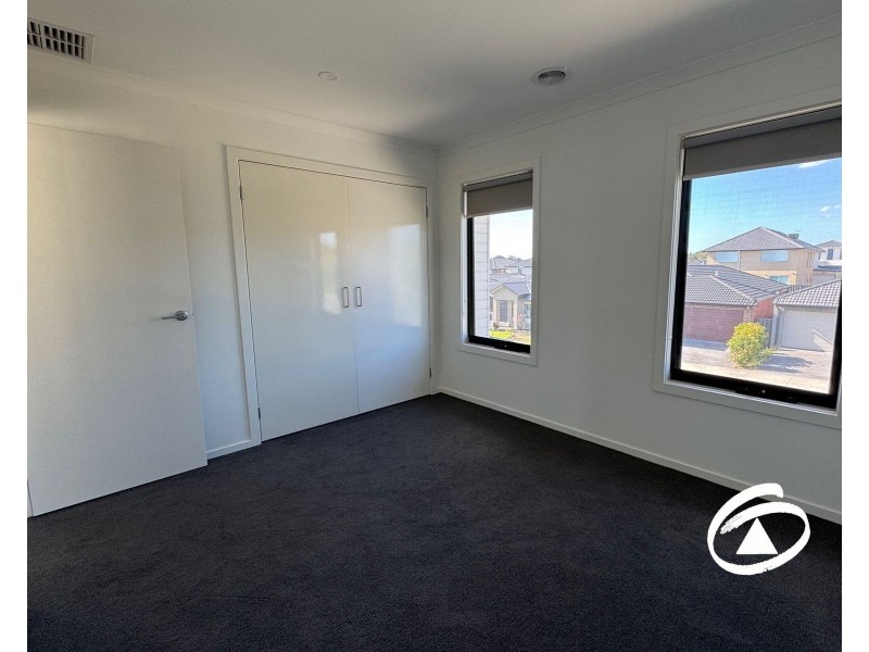 28 Amesbury Way, Clyde North VIC 3978