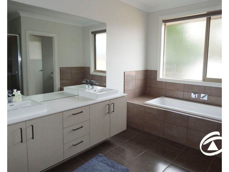 6 Eaglehawk Drive, Berwick VIC 3806