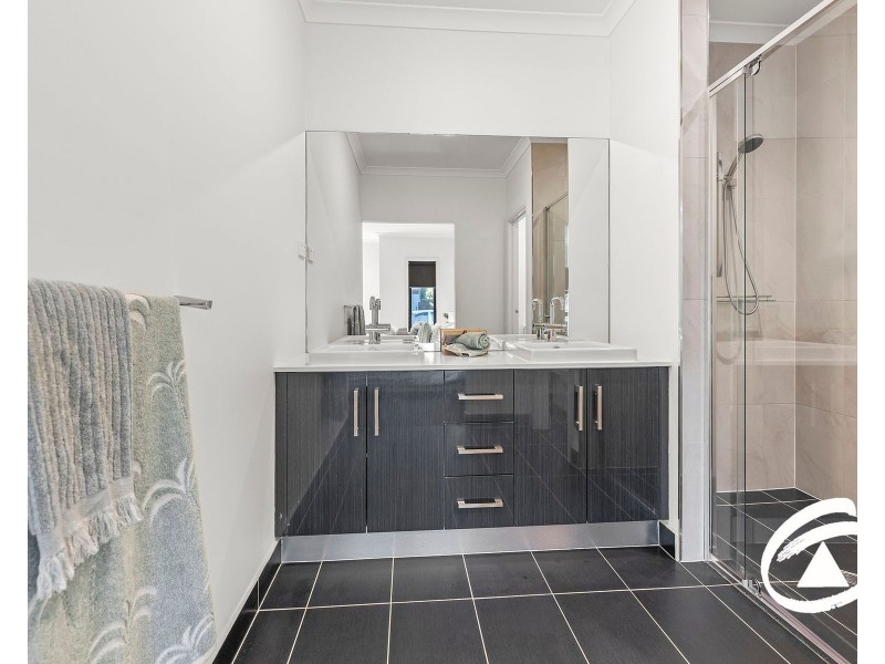 13 John Russell Road, Cranbourne West VIC 3977