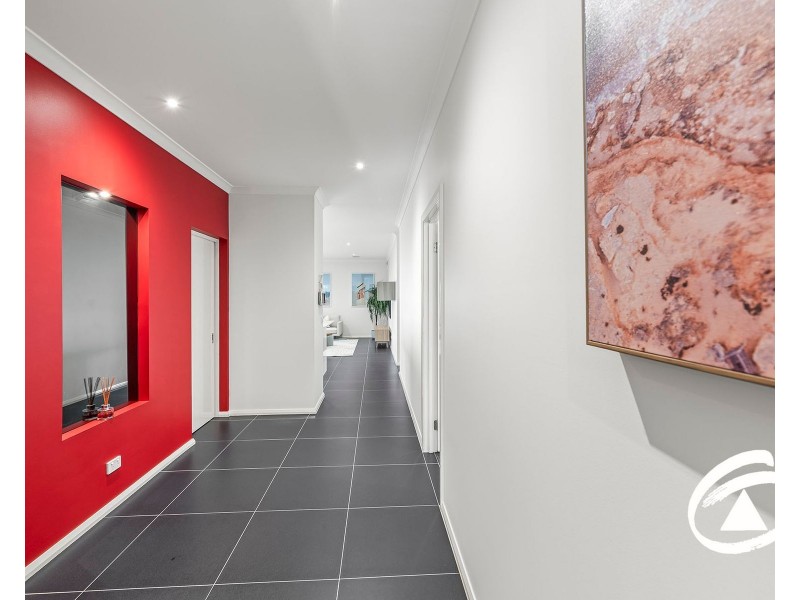 13 John Russell Road, Cranbourne West VIC 3977