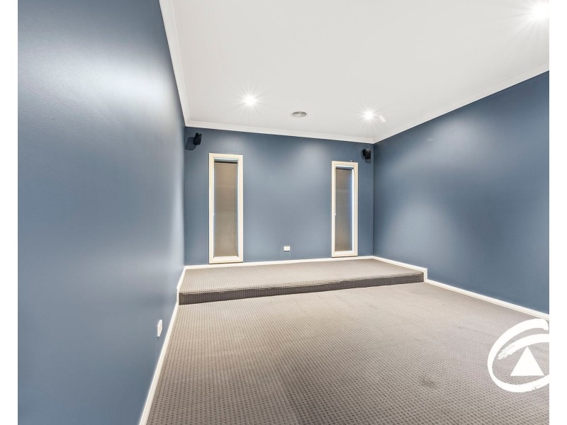 13 John Russell Road, Cranbourne West VIC 3977