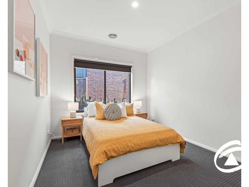 13 John Russell Road, Cranbourne West VIC 3977