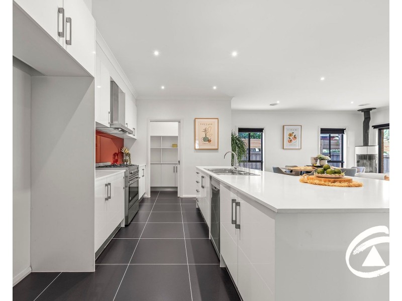13 John Russell Road, Cranbourne West VIC 3977