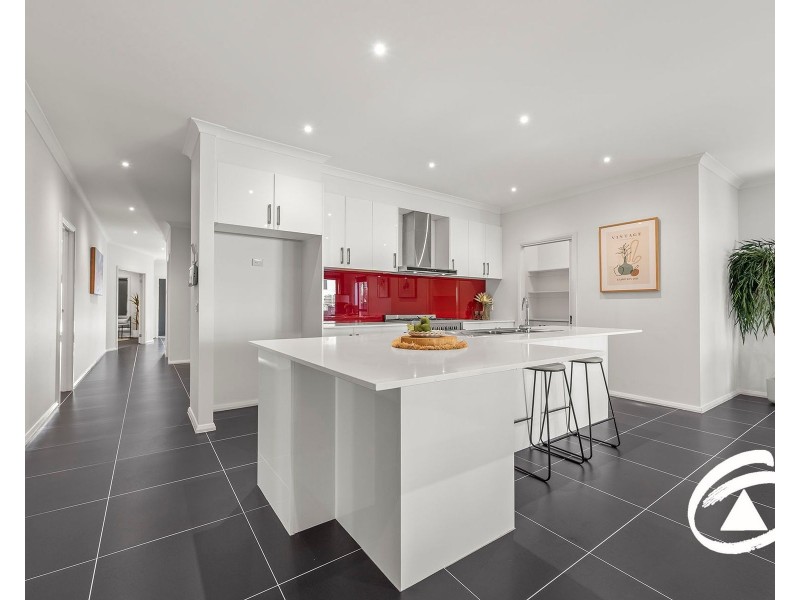 13 John Russell Road, Cranbourne West VIC 3977