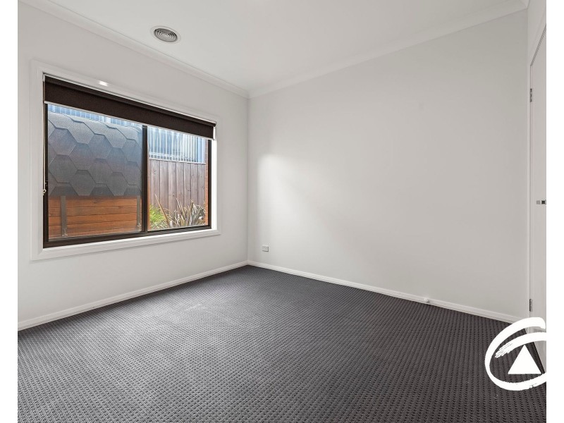 13 John Russell Road, Cranbourne West VIC 3977
