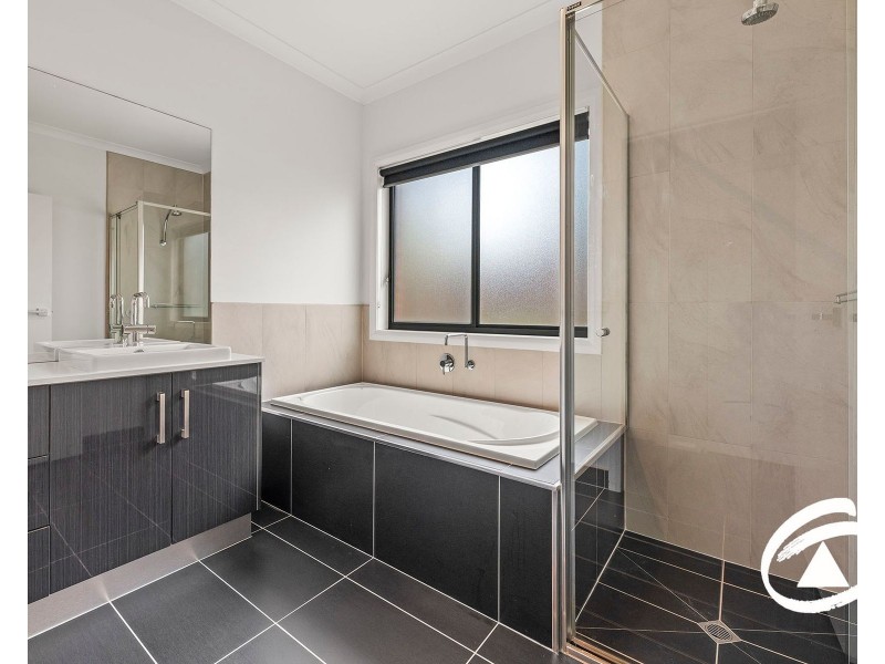 13 John Russell Road, Cranbourne West VIC 3977