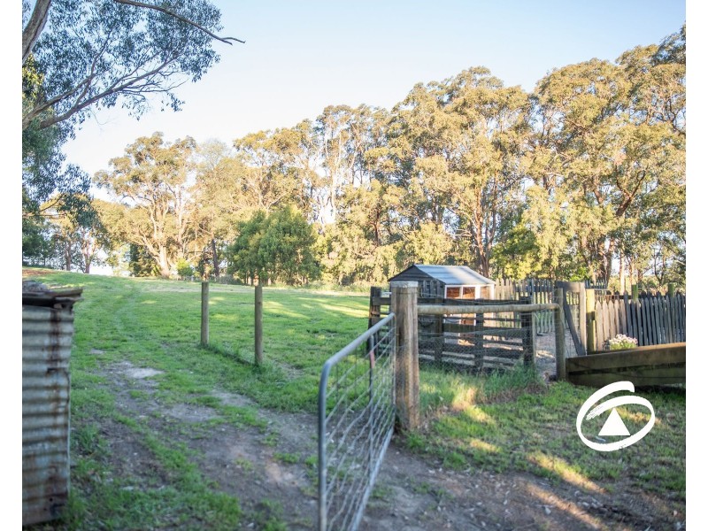 68 Fielder Road, Cockatoo VIC 3781
