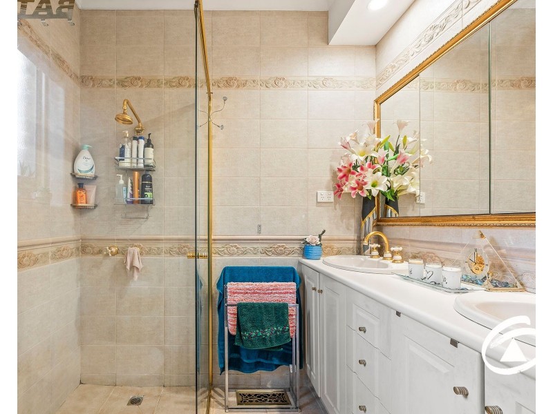 2 Ezard Close, Berwick VIC 3806