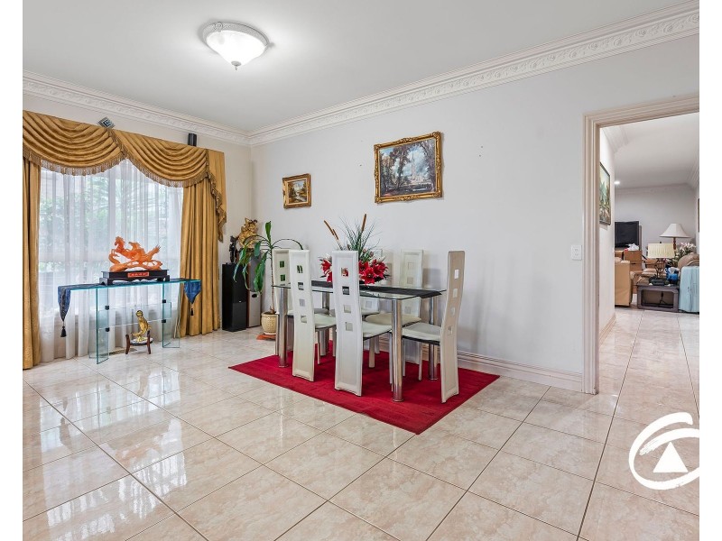 2 Ezard Close, Berwick VIC 3806