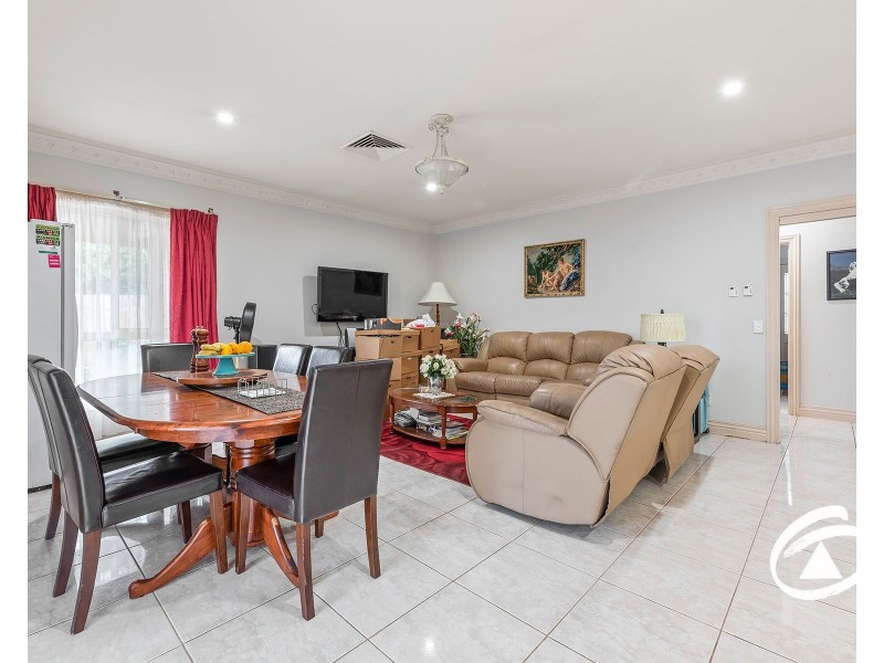 2 Ezard Close, Berwick VIC 3806