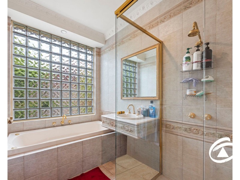 2 Ezard Close, Berwick VIC 3806