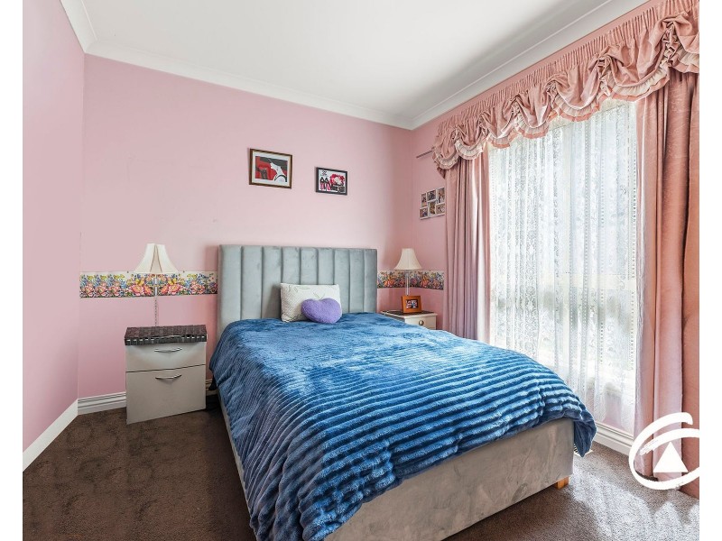 2 Ezard Close, Berwick VIC 3806