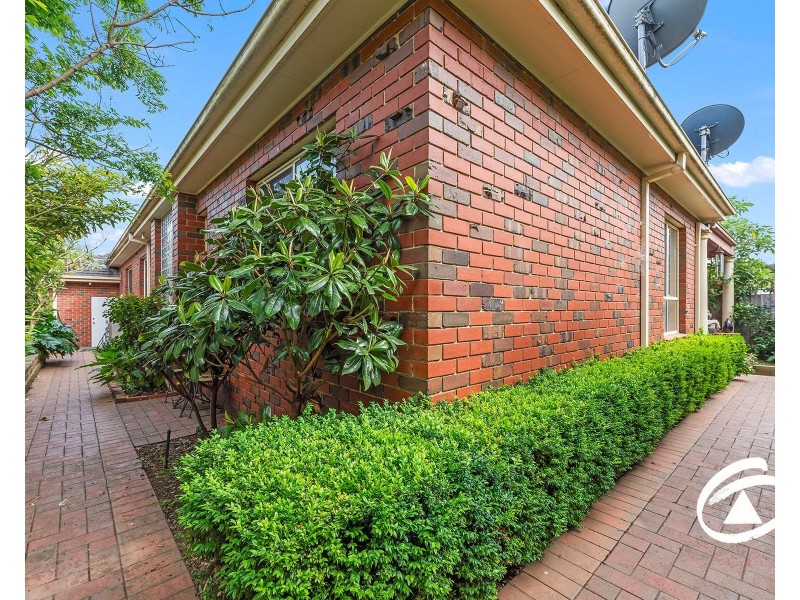 2 Ezard Close, Berwick VIC 3806