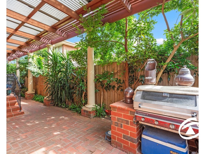 2 Ezard Close, Berwick VIC 3806