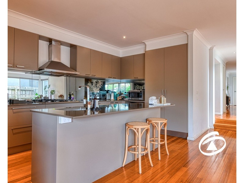 2 Tanika Lane, Narre Warren VIC 3805