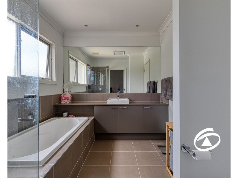 2 Tanika Lane, Narre Warren VIC 3805