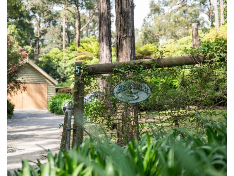 5 Seaview Road, Cockatoo VIC 3781