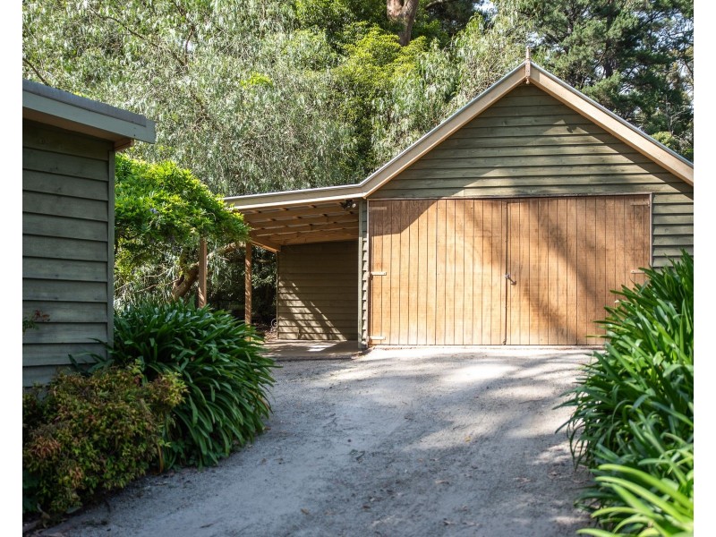 5 Seaview Road, Cockatoo VIC 3781