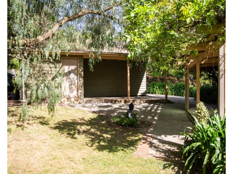 5 Seaview Road, Cockatoo VIC 3781