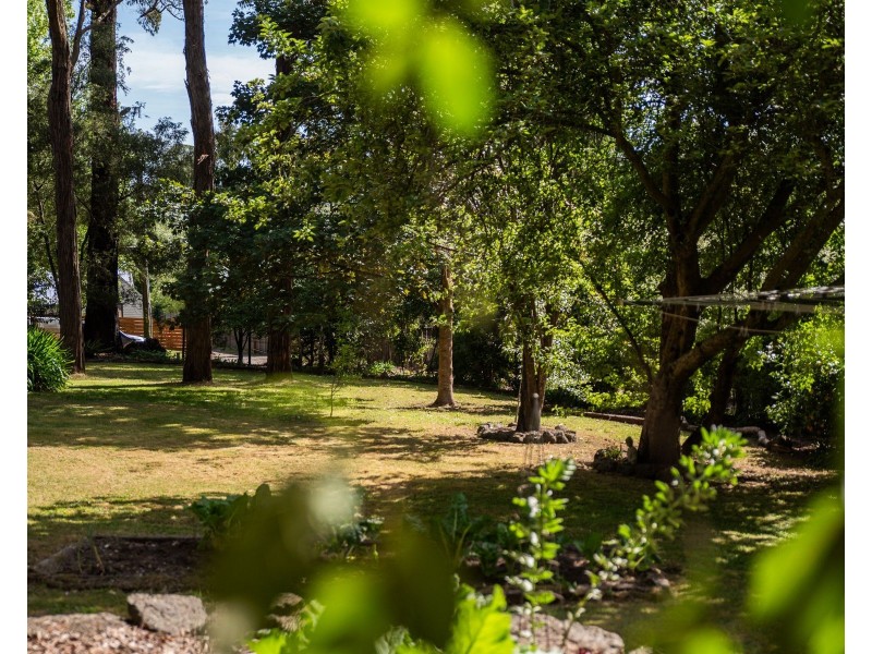 5 Seaview Road, Cockatoo VIC 3781