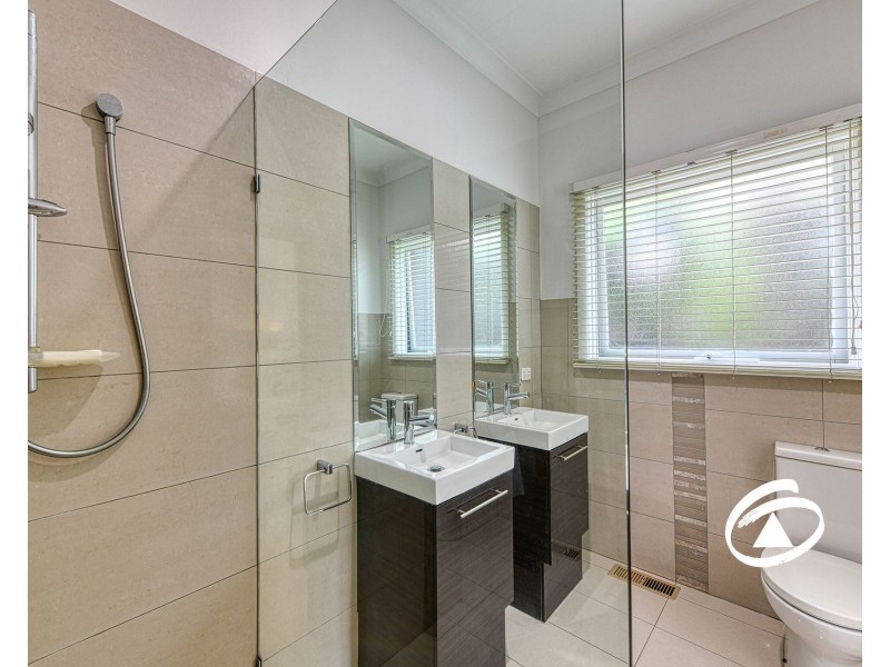 38 Avebury Drive, Berwick VIC 3806