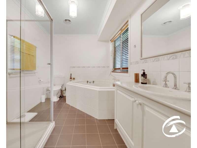 20 Highvale Crescent, Berwick VIC 3806