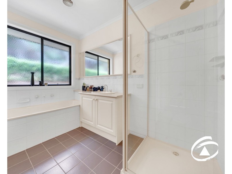 20 Highvale Crescent, Berwick VIC 3806