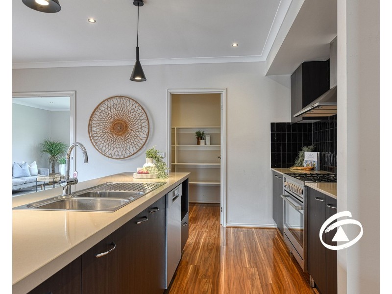 28 Bernardins Street, Clyde North VIC 3978