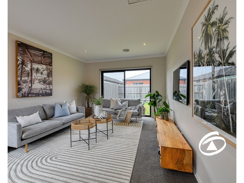 28 Bernardins Street, Clyde North VIC 3978