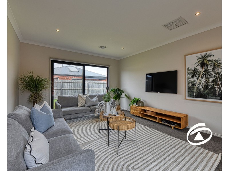 28 Bernardins Street, Clyde North VIC 3978