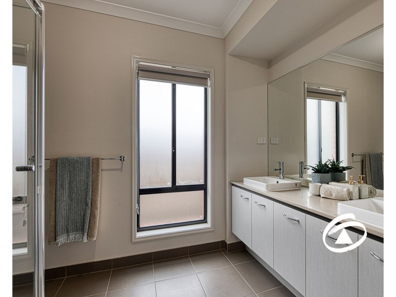 28 Bernardins Street, Clyde North VIC 3978