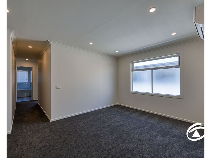 24 Borthwick Parade, Clyde North VIC 3978