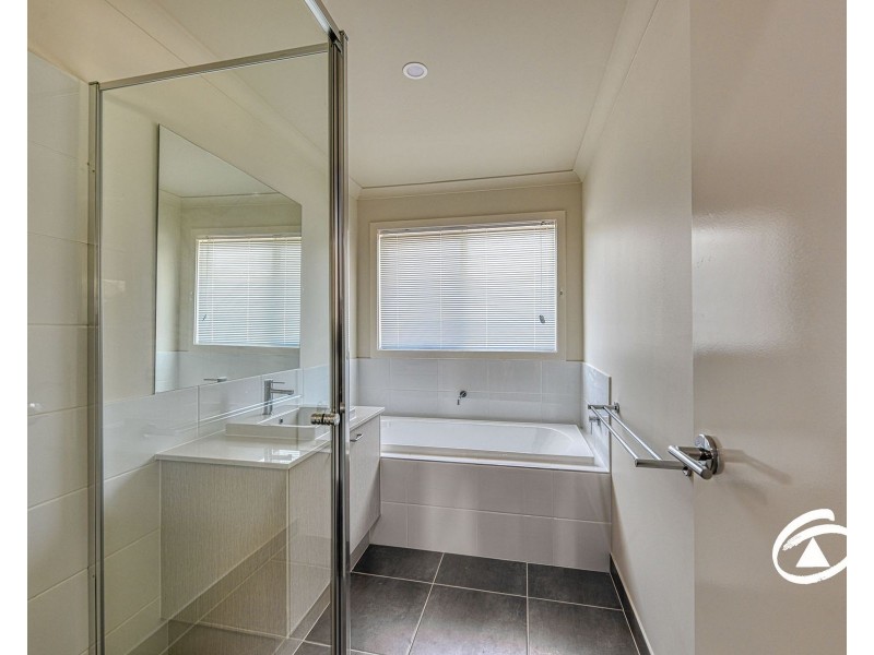 24 Borthwick Parade, Clyde North VIC 3978