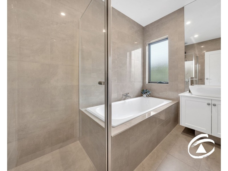 4/4 Allan Street, Berwick VIC 3806