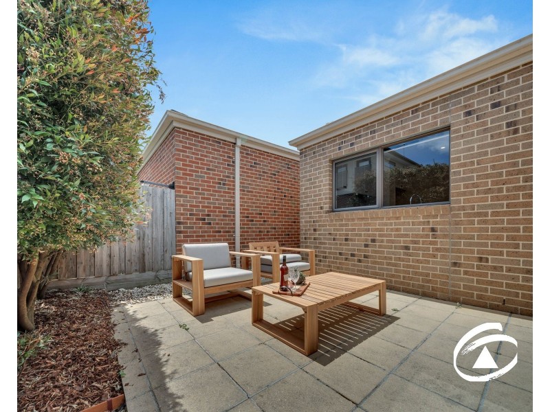 4/4 Allan Street, Berwick VIC 3806