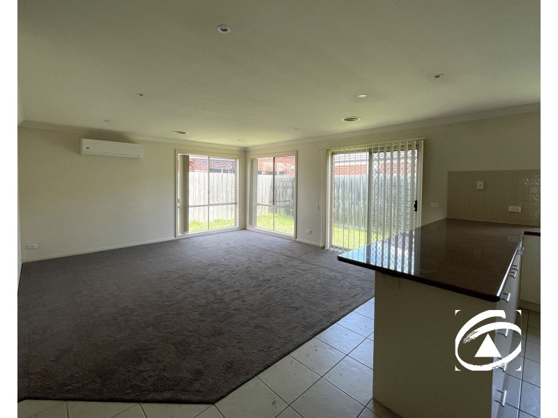 73 Melzak Way, Berwick VIC 3806