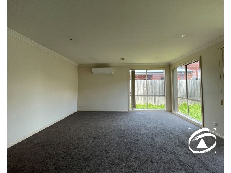 73 Melzak Way, Berwick VIC 3806