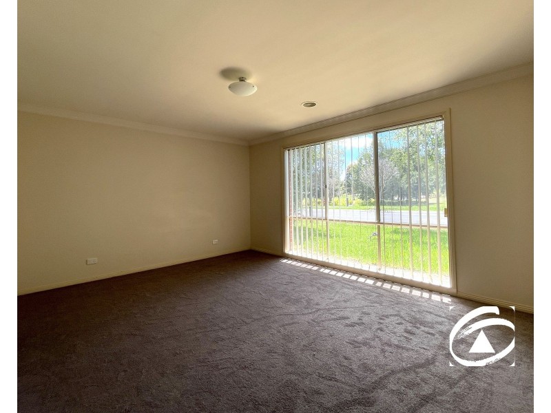 73 Melzak Way, Berwick VIC 3806