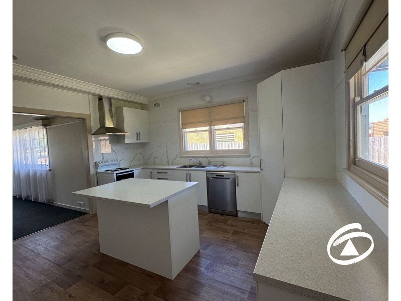 4 Henty Street, Pakenham VIC 3810