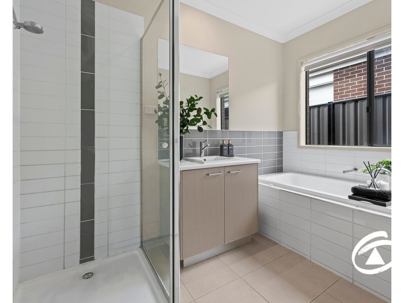 105 Selandra Boulevard, Clyde North VIC 3978