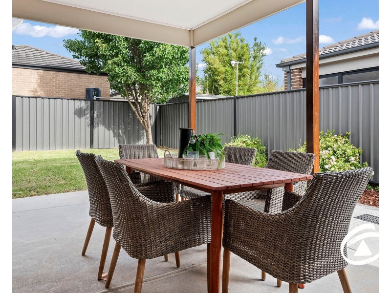 105 Selandra Boulevard, Clyde North VIC 3978