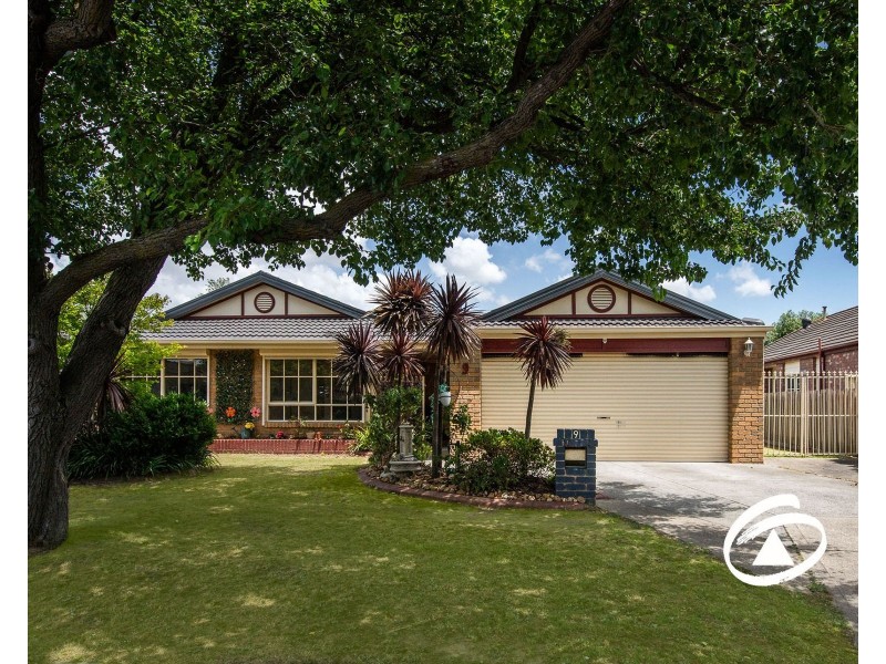 9 Scarborough Drive, Narre Warren South VIC 3805