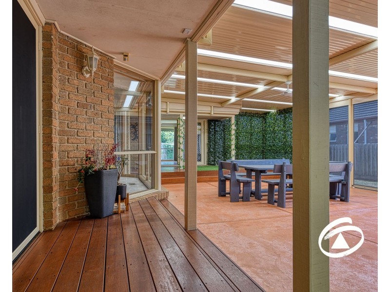 9 Scarborough Drive, Narre Warren South VIC 3805