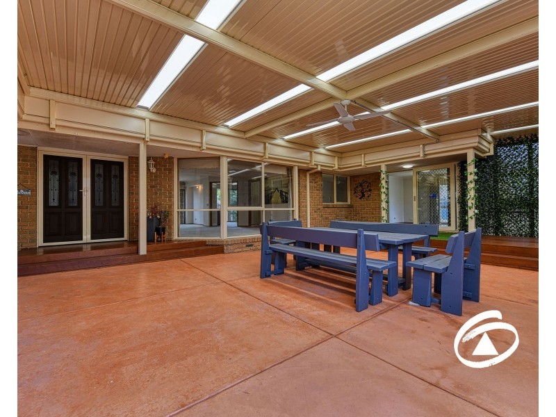 9 Scarborough Drive, Narre Warren South VIC 3805