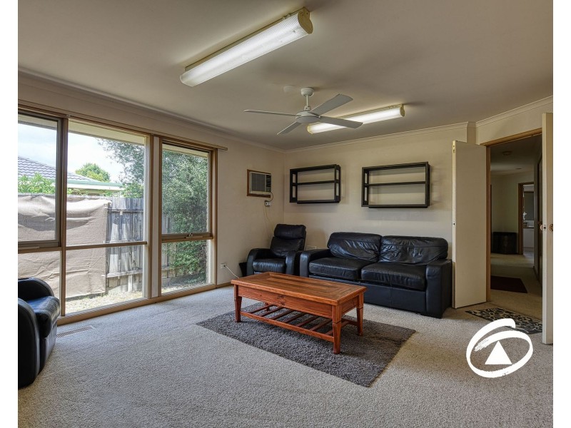 9 Scarborough Drive, Narre Warren South VIC 3805