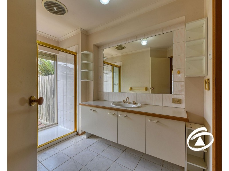 9 Scarborough Drive, Narre Warren South VIC 3805