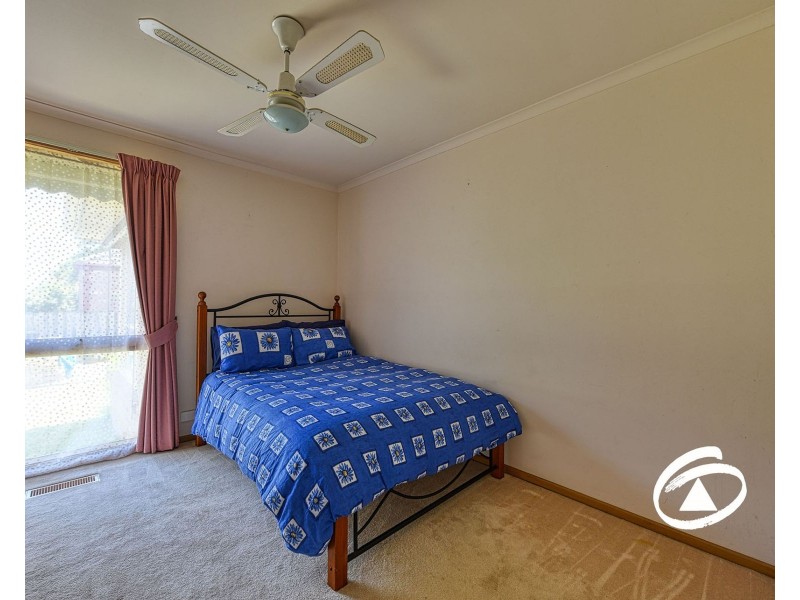 9 Scarborough Drive, Narre Warren South VIC 3805
